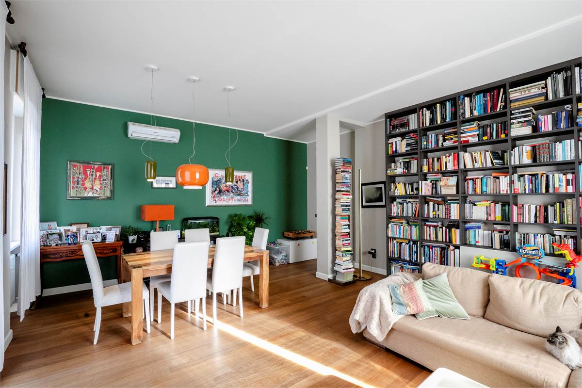 COMO via Santo Garovaglio AMPIO QUADRILOCALE CON BOX DOPPIO