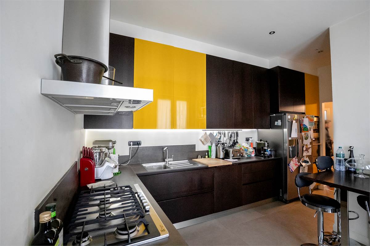 COMO via Santo Garovaglio AMPIO QUADRILOCALE CON BOX DOPPIO