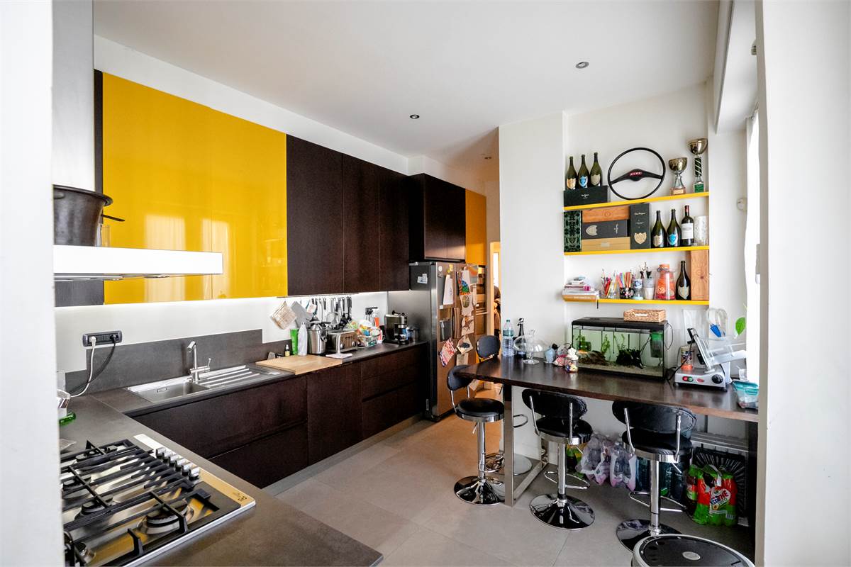 COMO via Santo Garovaglio AMPIO QUADRILOCALE CON BOX DOPPIO