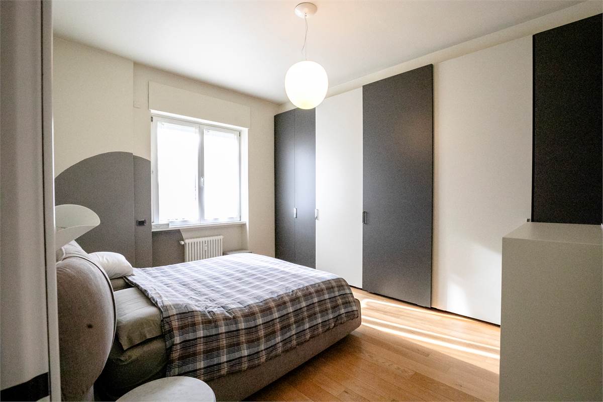 COMO via Santo Garovaglio AMPIO QUADRILOCALE CON BOX DOPPIO