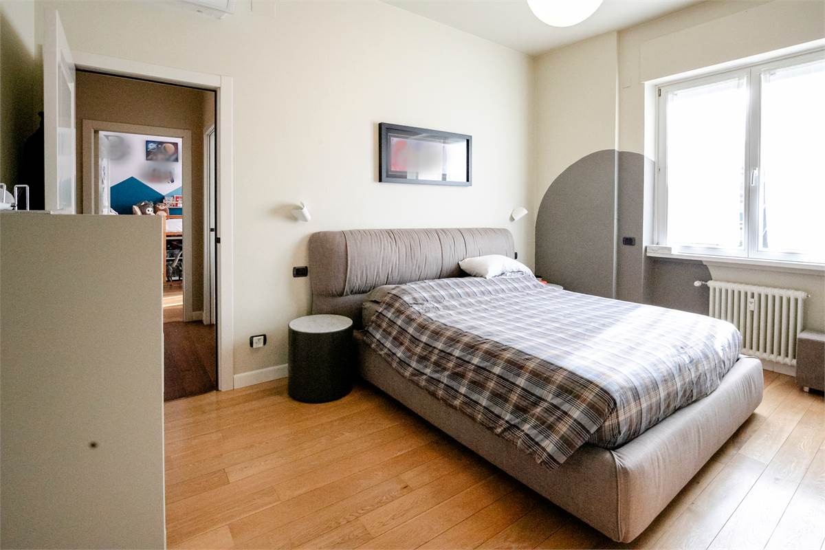 COMO via Santo Garovaglio AMPIO QUADRILOCALE CON BOX DOPPIO