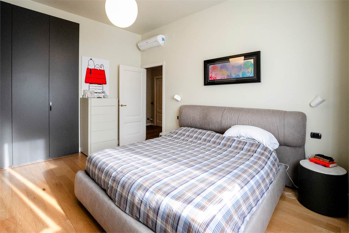 COMO via Santo Garovaglio AMPIO QUADRILOCALE CON BOX DOPPIO