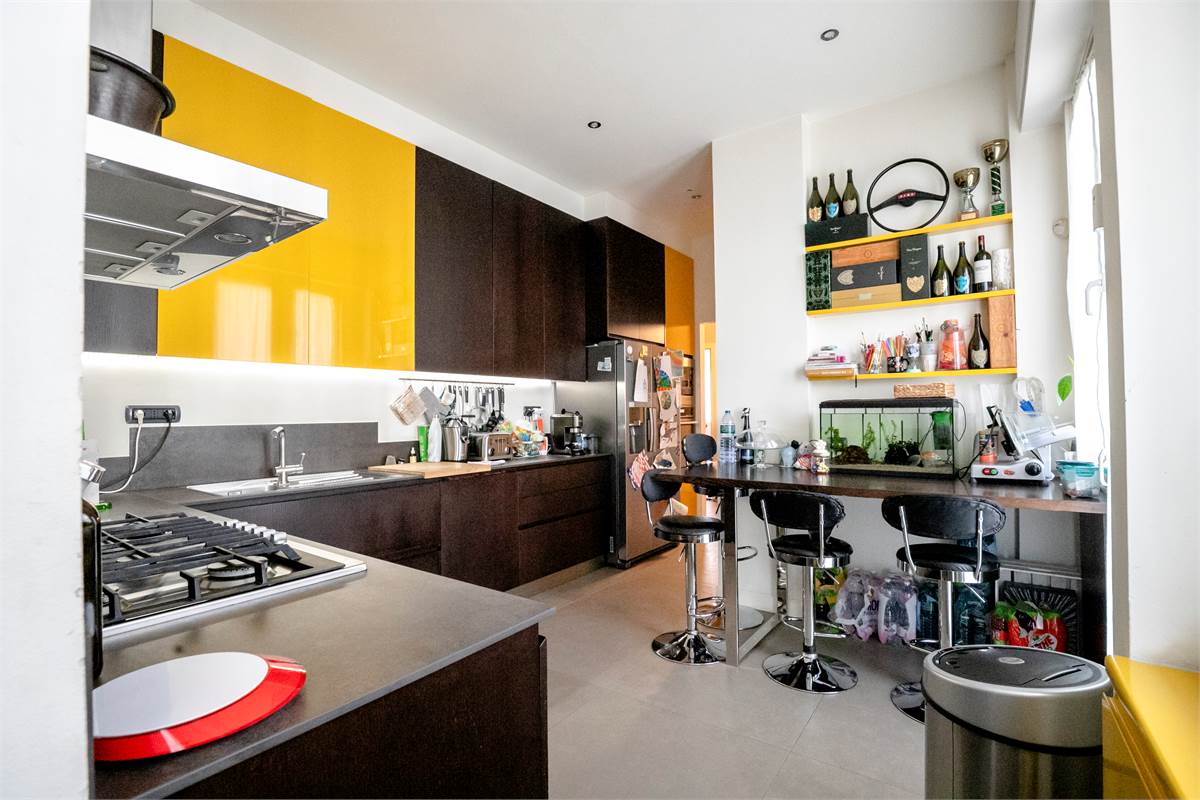 COMO via Santo Garovaglio AMPIO QUADRILOCALE CON BOX DOPPIO