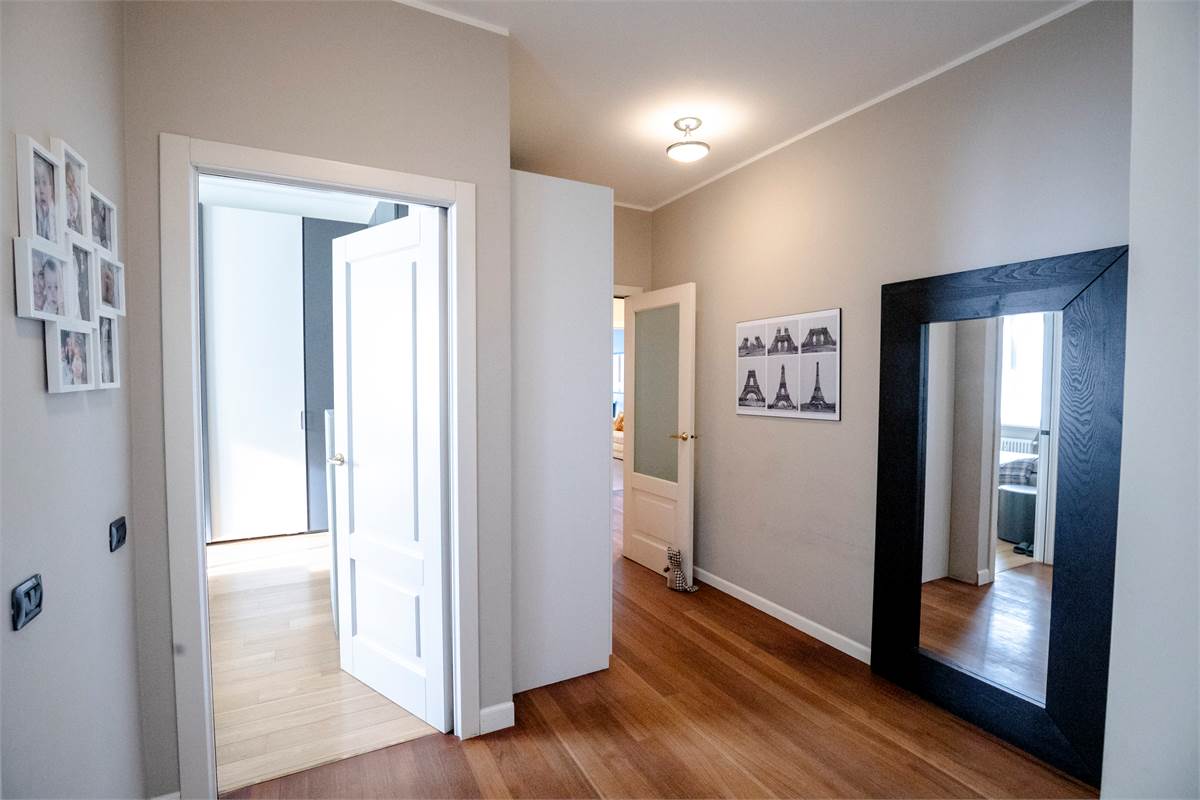 COMO via Santo Garovaglio AMPIO QUADRILOCALE CON BOX DOPPIO