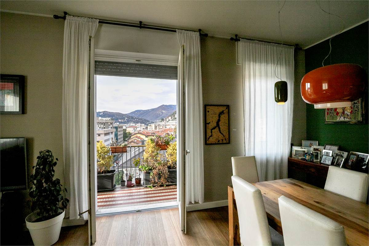 COMO via Santo Garovaglio AMPIO QUADRILOCALE CON BOX DOPPIO