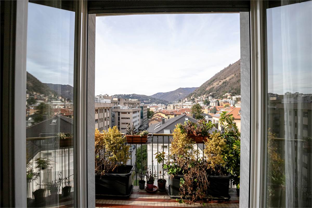 COMO via Santo Garovaglio AMPIO QUADRILOCALE CON BOX DOPPIO