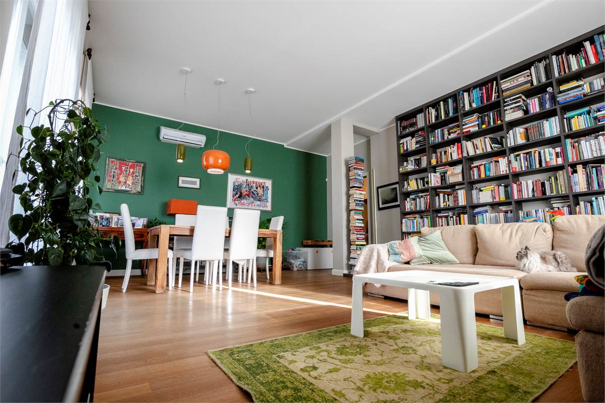 COMO via Santo Garovaglio AMPIO QUADRILOCALE CON BOX DOPPIO