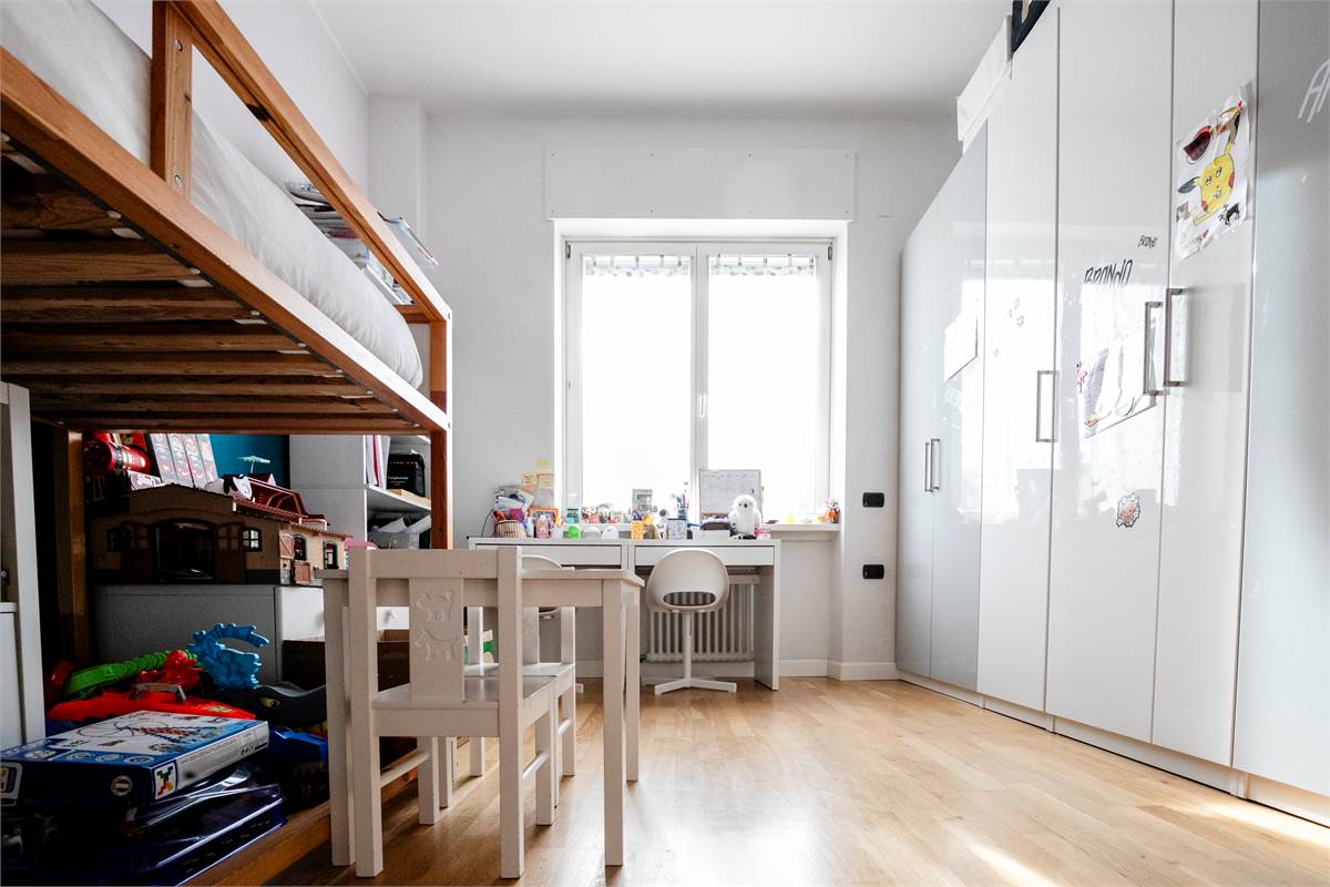 COMO via Santo Garovaglio AMPIO QUADRILOCALE CON BOX DOPPIO