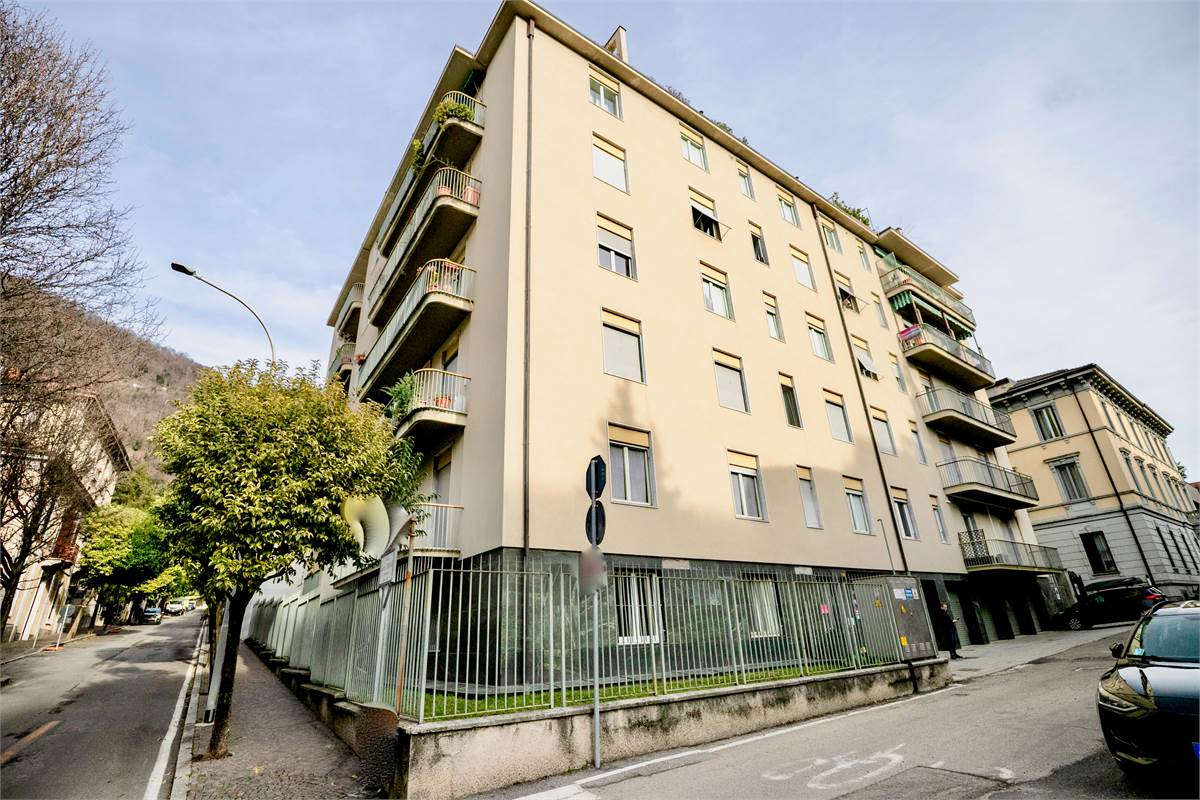 COMO via Santo Garovaglio AMPIO QUADRILOCALE CON BOX DOPPIO