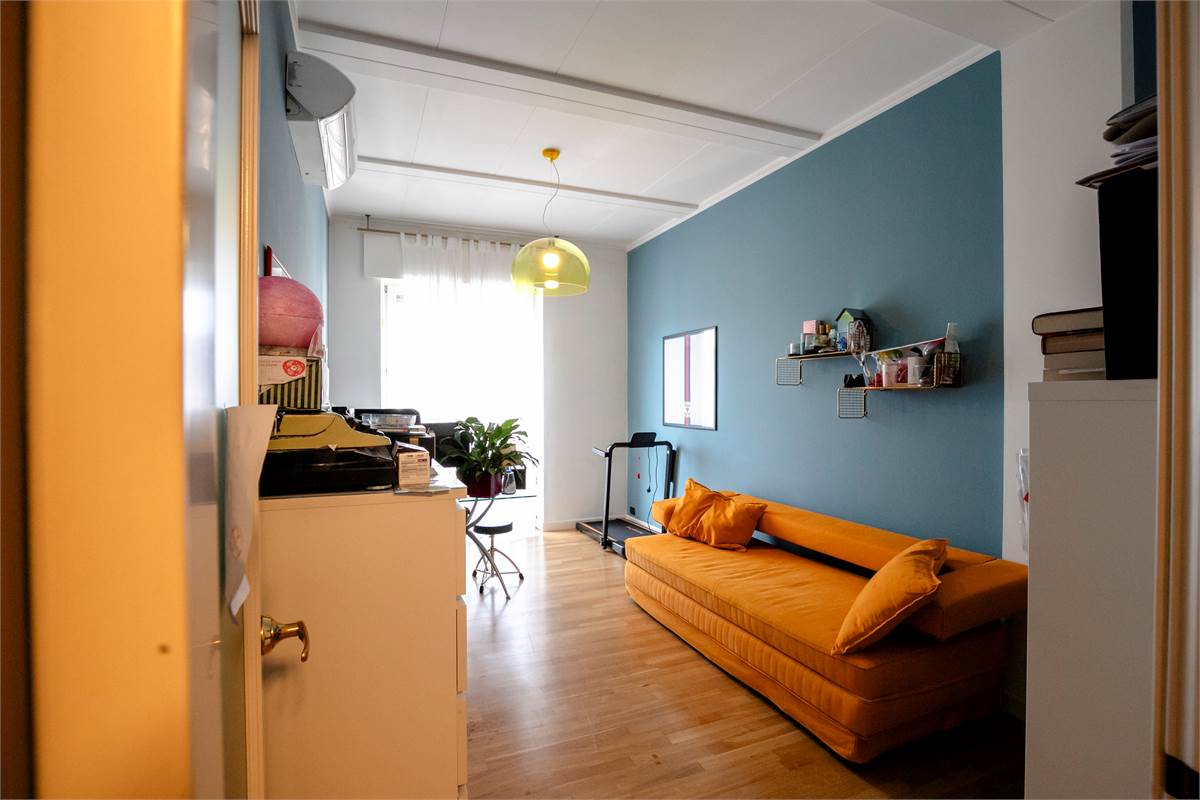 COMO via Santo Garovaglio AMPIO QUADRILOCALE CON BOX DOPPIO