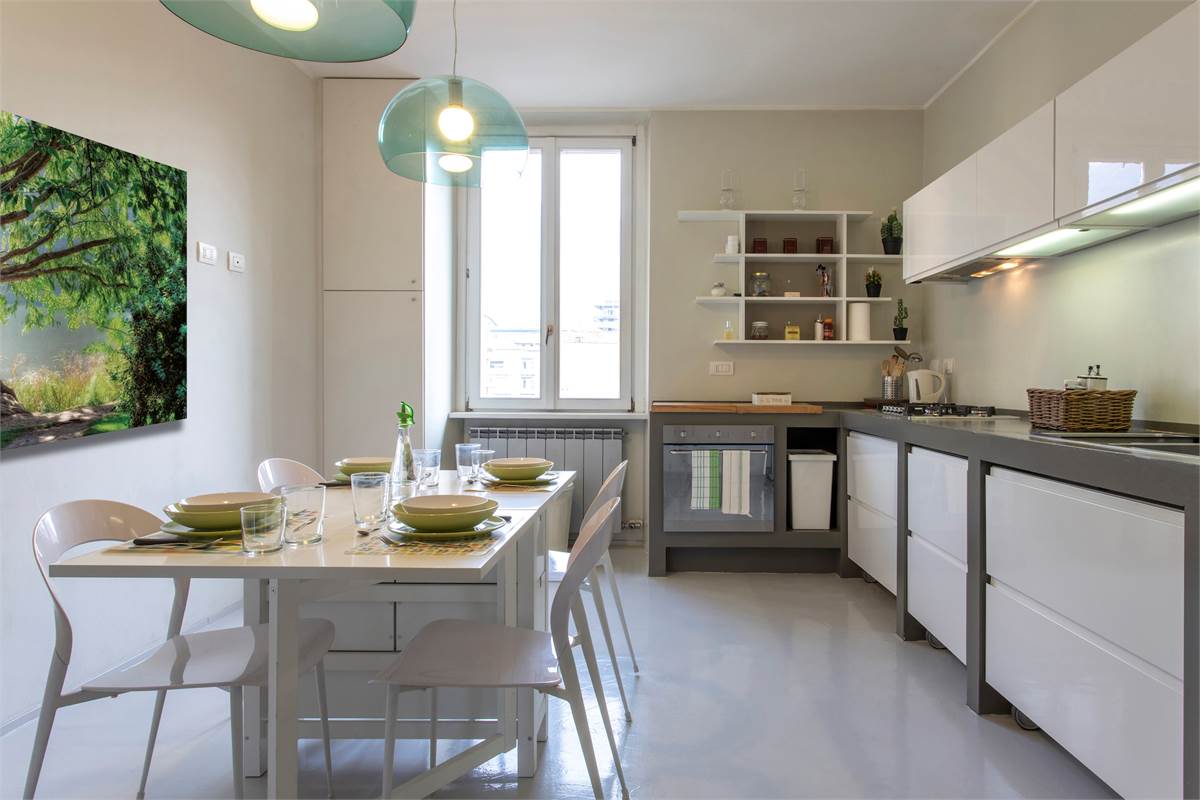 QUADRILOCALE IN CORTE INTERNA CON BOX - CENTRO - COMO  