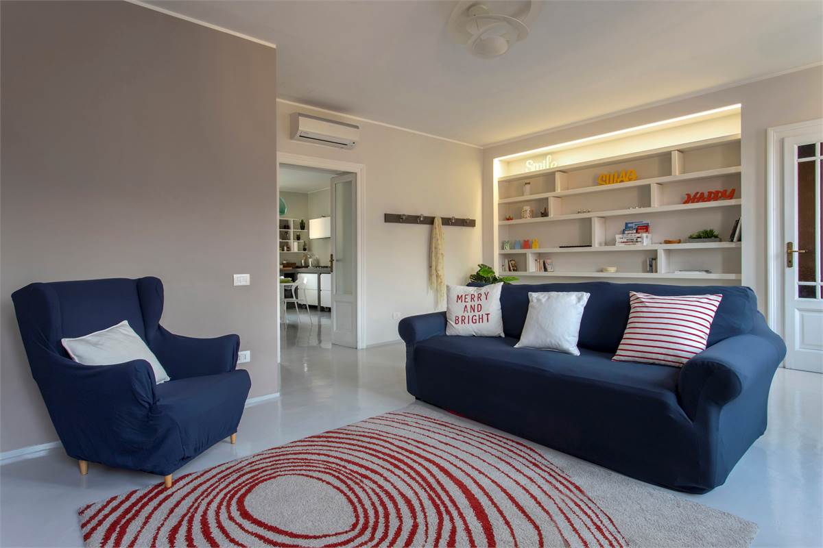 QUADRILOCALE IN CORTE INTERNA CON BOX - CENTRO - COMO  