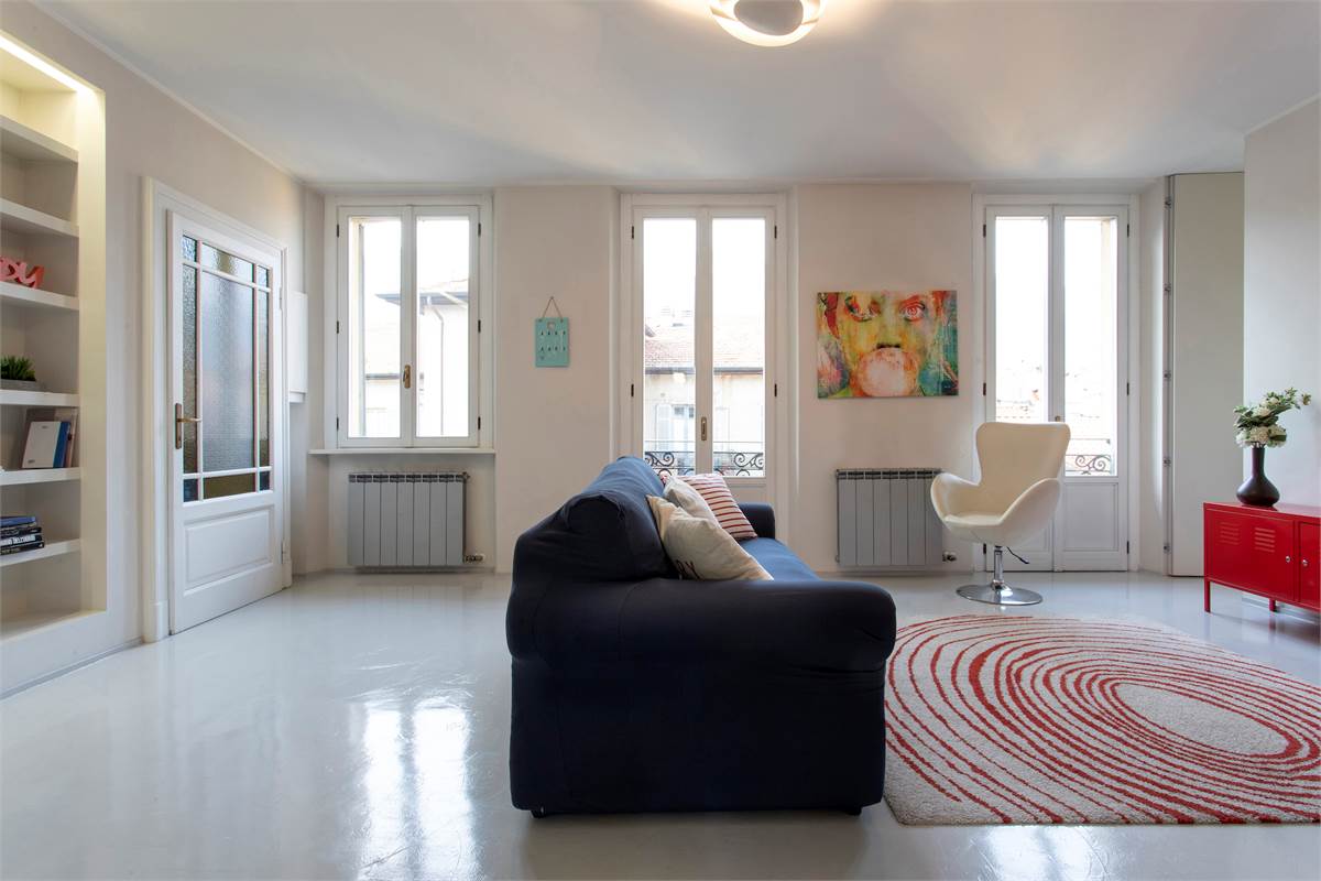 QUADRILOCALE IN CORTE INTERNA CON BOX - CENTRO - COMO  