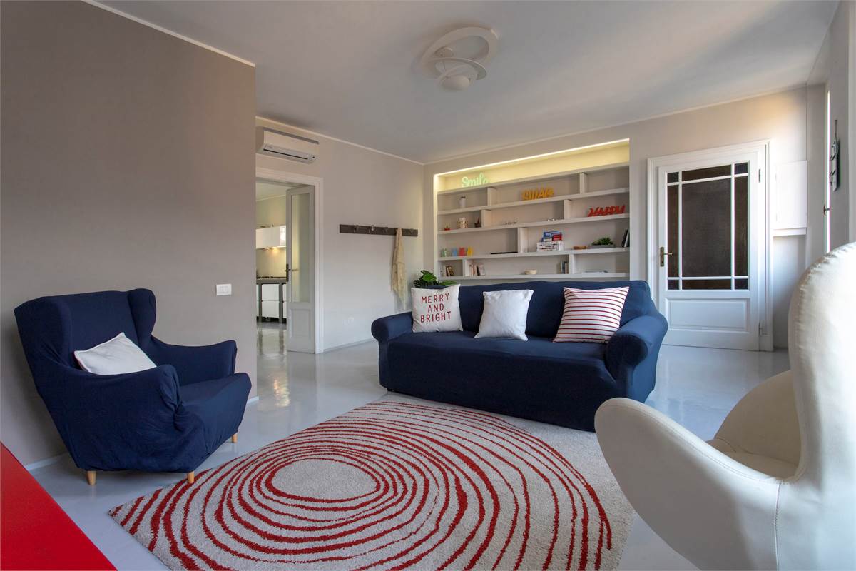 QUADRILOCALE IN CORTE INTERNA CON BOX - CENTRO - COMO  