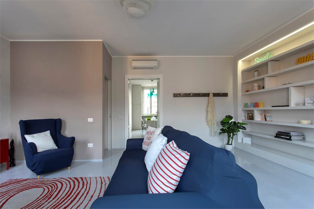 QUADRILOCALE IN CORTE INTERNA CON BOX - CENTRO - COMO  