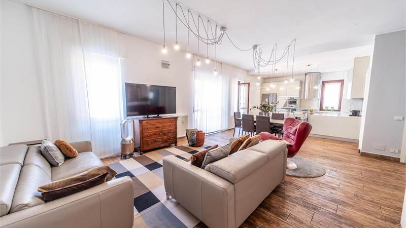 Centro Storico Como – quadrilocale con terrazzo e possibilità box doppio di 54mq.