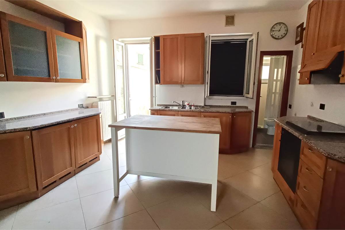 PORZIONE CASA CIELO TERRA CON  2 GRANDI BOX - ROVENNA - CERNOBBIO