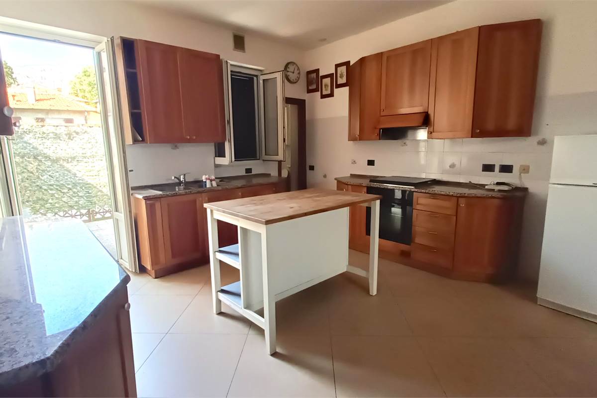 PORZIONE CASA CIELO TERRA CON  2 GRANDI BOX - ROVENNA - CERNOBBIO