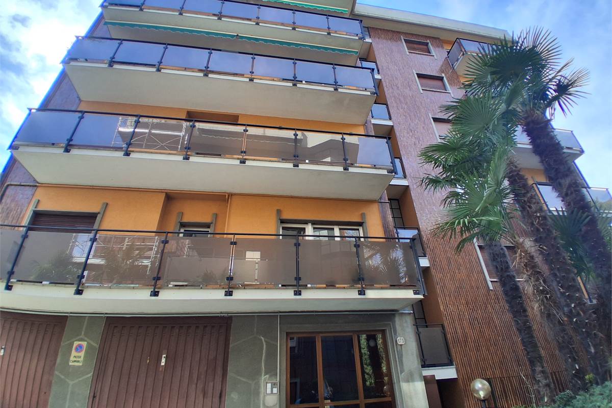 COMO VIA BORGOVICO: QUADRILOCALE CON AMPIO BOX 