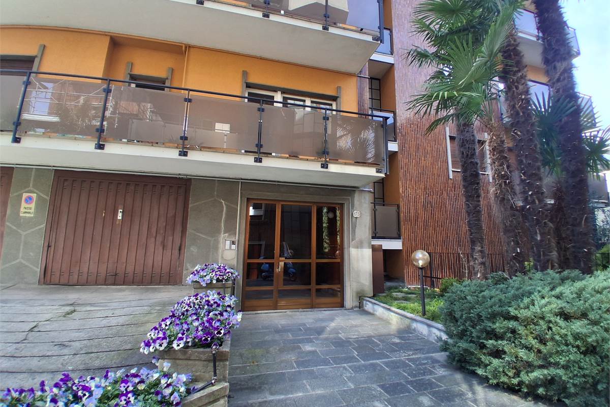 COMO VIA BORGOVICO: QUADRILOCALE CON AMPIO BOX 