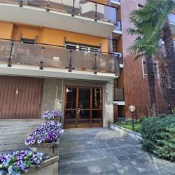 COMO VIA BORGOVICO: QUADRILOCALE CON AMPIO BOX 