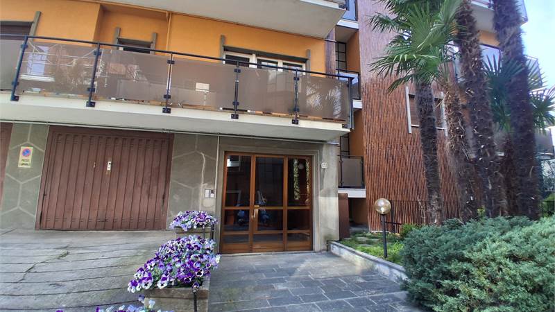 COMO VIA BORGOVICO: QUADRILOCALE CON AMPIO BOX 