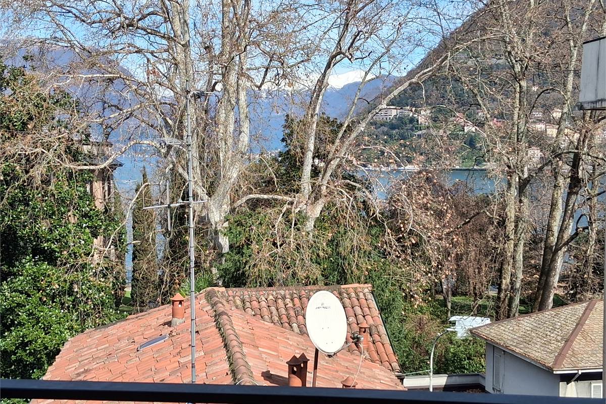 COMO VIA BORGOVICO: QUADRILOCALE CON AMPIO BOX 