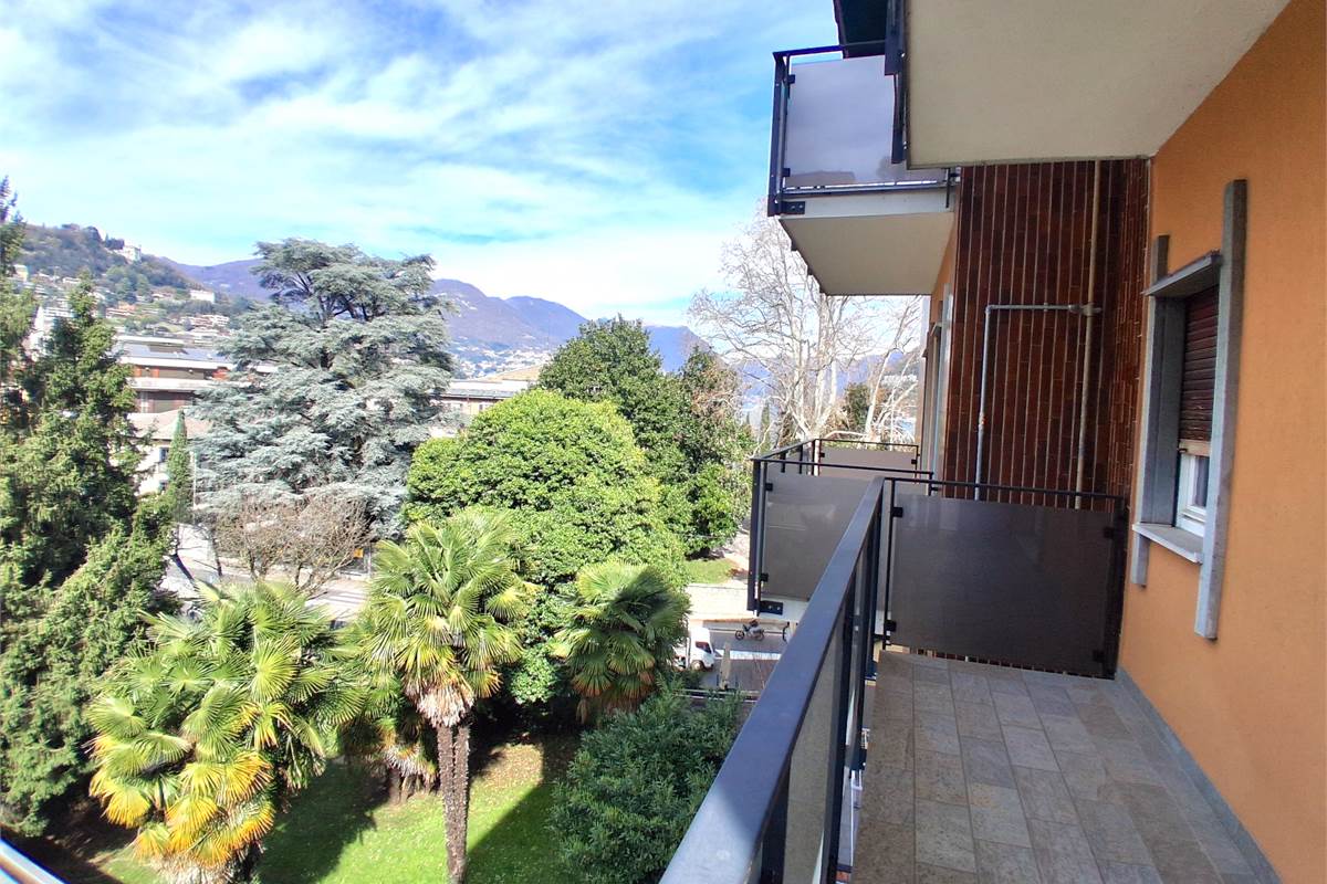 COMO VIA BORGOVICO: QUADRILOCALE CON AMPIO BOX 