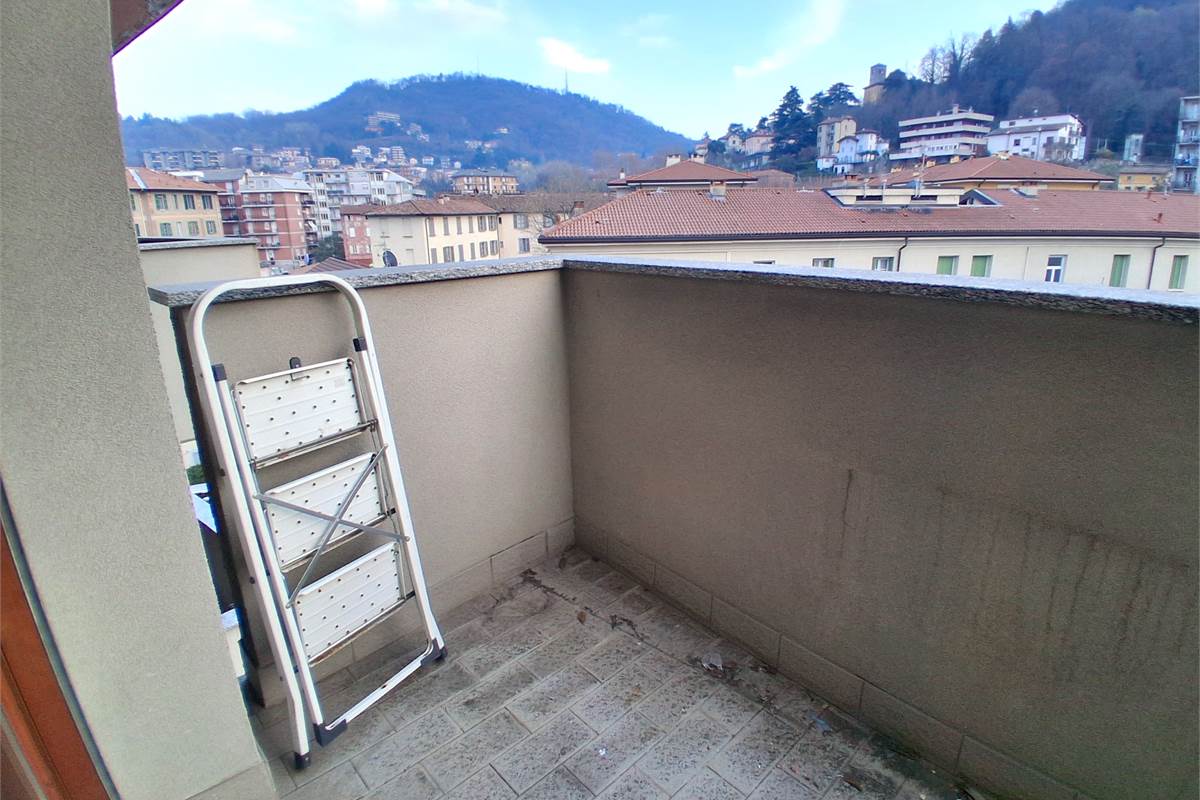 BILOCALE IN AFFITTO - VIA ALCIATO - COMO