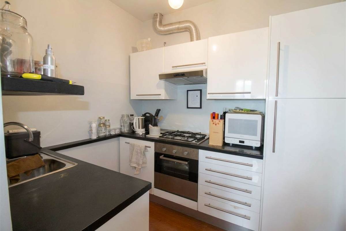 VIALE GENO - AMPIO TRILOCALE VISTA LAGO