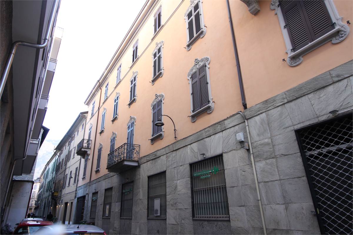 QUADRILOCALE DOPPIO INGRESSO CON BALCONI COMO CITTA' MURATA