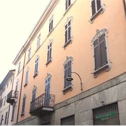 QUADRILOCALE DOPPIO INGRESSO CON BALCONI COMO CITTA' MURATA