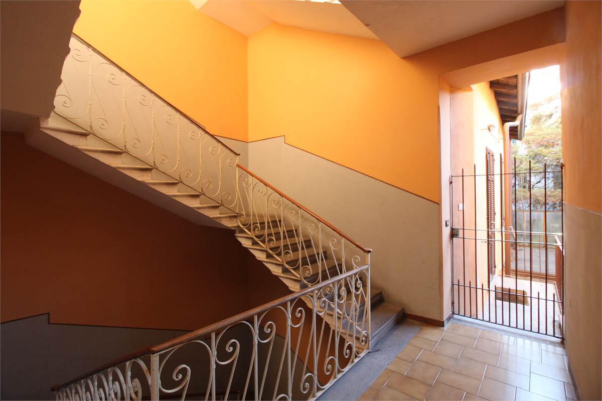 QUADRILOCALE DOPPIO INGRESSO CON BALCONI COMO CITTA' MURATA