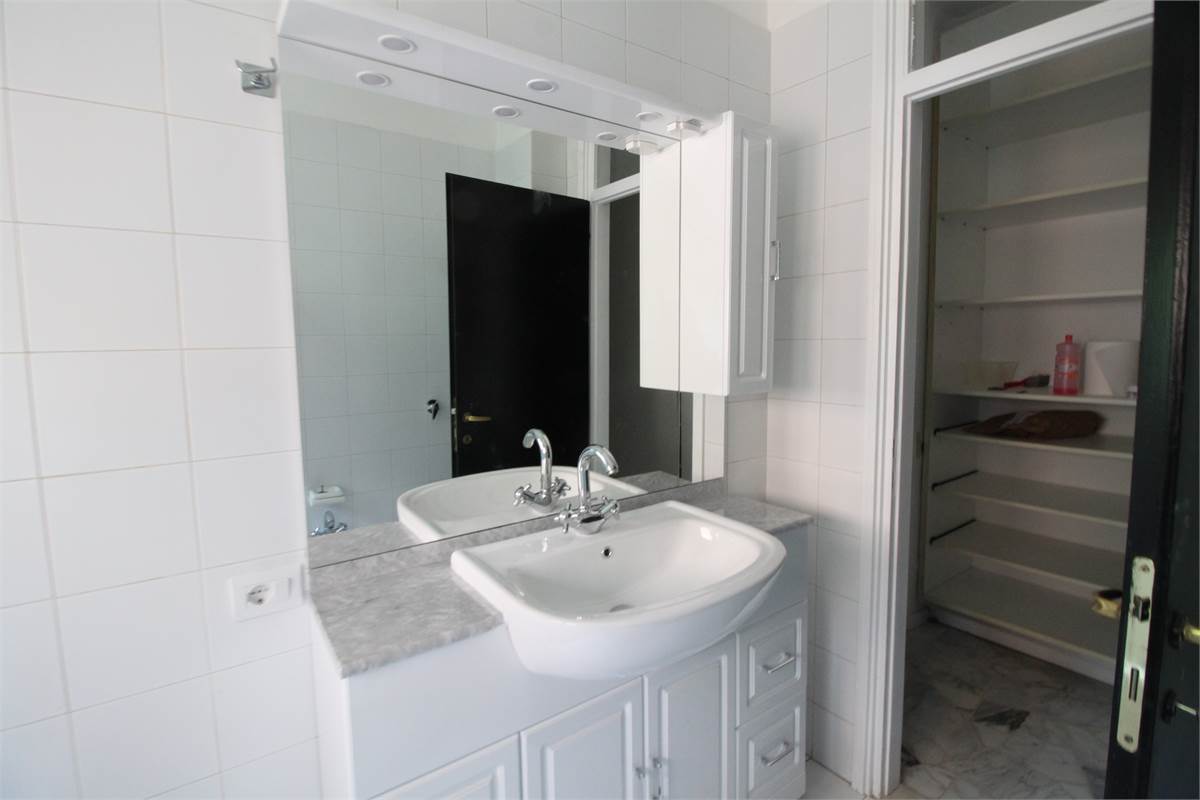 Ampio trilocale in zona Villa Olmo
