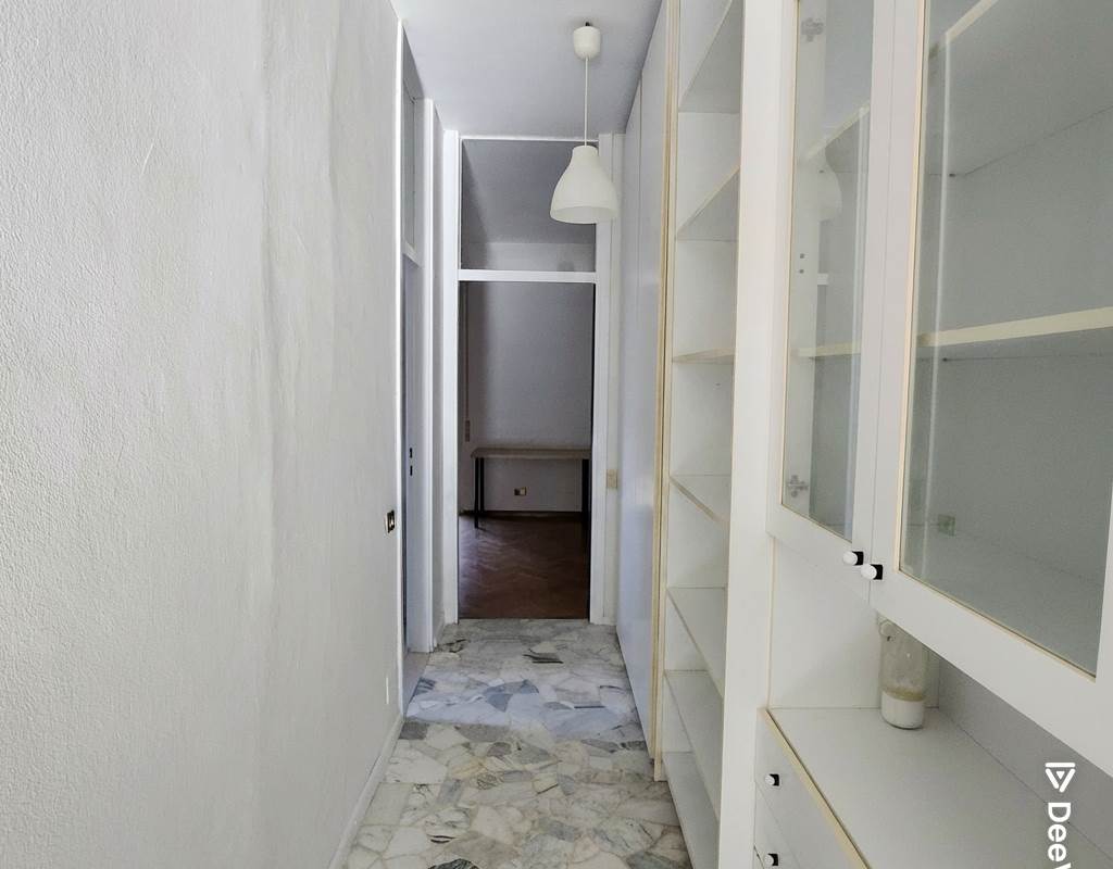 Ampio trilocale in zona Villa Olmo