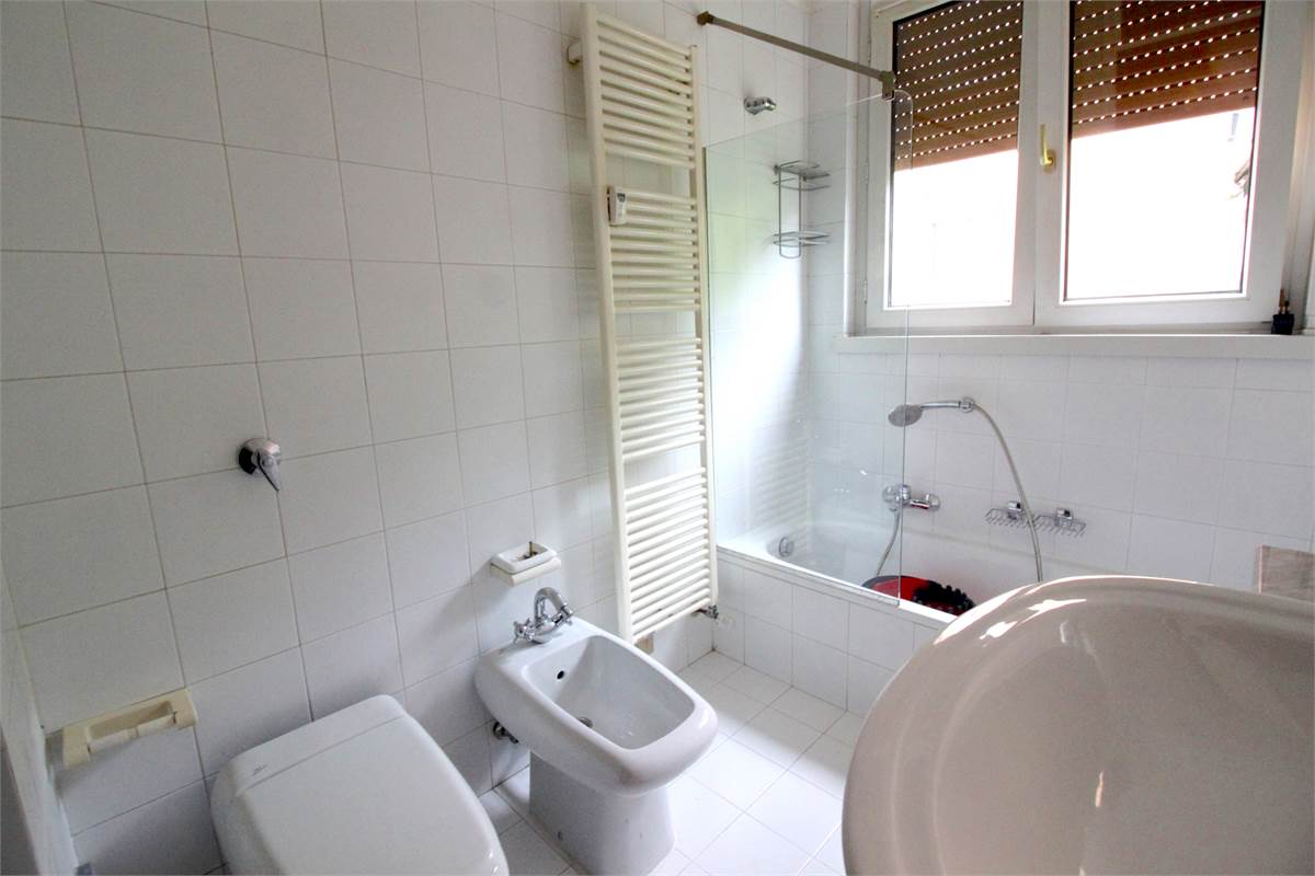 Ampio trilocale in zona Villa Olmo