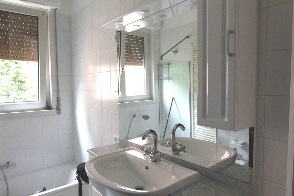 Ampio trilocale in zona Villa Olmo