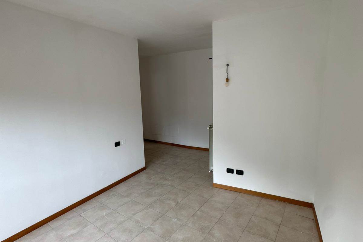 BILOCALE IN AFFITTO - VIA ALCIATO-BORGHI- COMO 