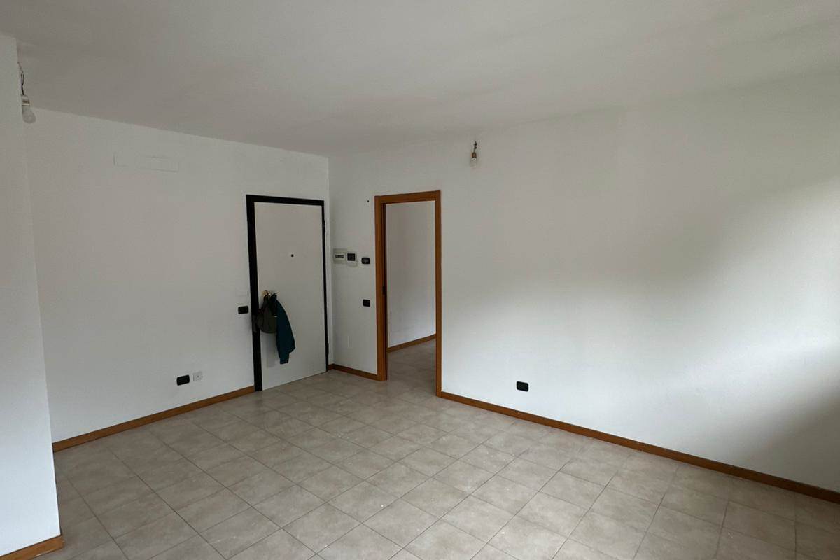 BILOCALE IN AFFITTO - VIA ALCIATO-BORGHI- COMO 
