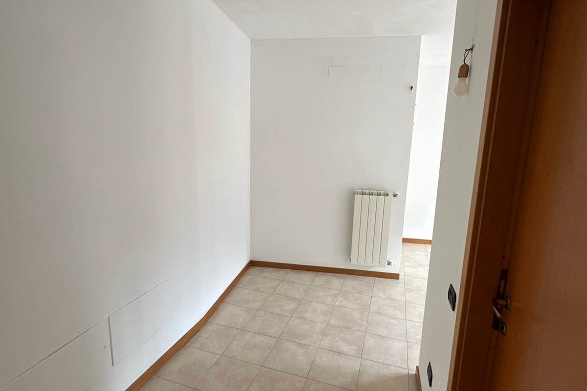 BILOCALE IN AFFITTO - VIA ALCIATO-BORGHI- COMO 