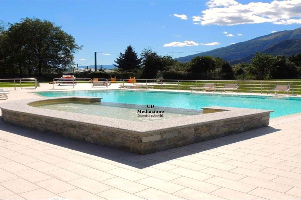 Luminoso appartamento con giardino privato a Gravedona ed U.