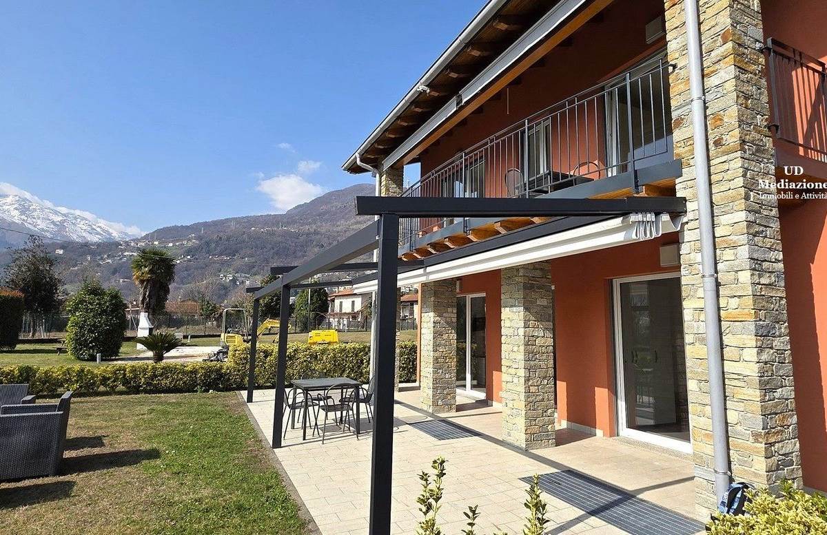 Luminoso appartamento con giardino privato a Gravedona ed U.