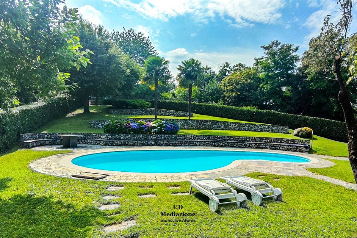 Lussuosa Villa con piscina nella Brianza Comasca