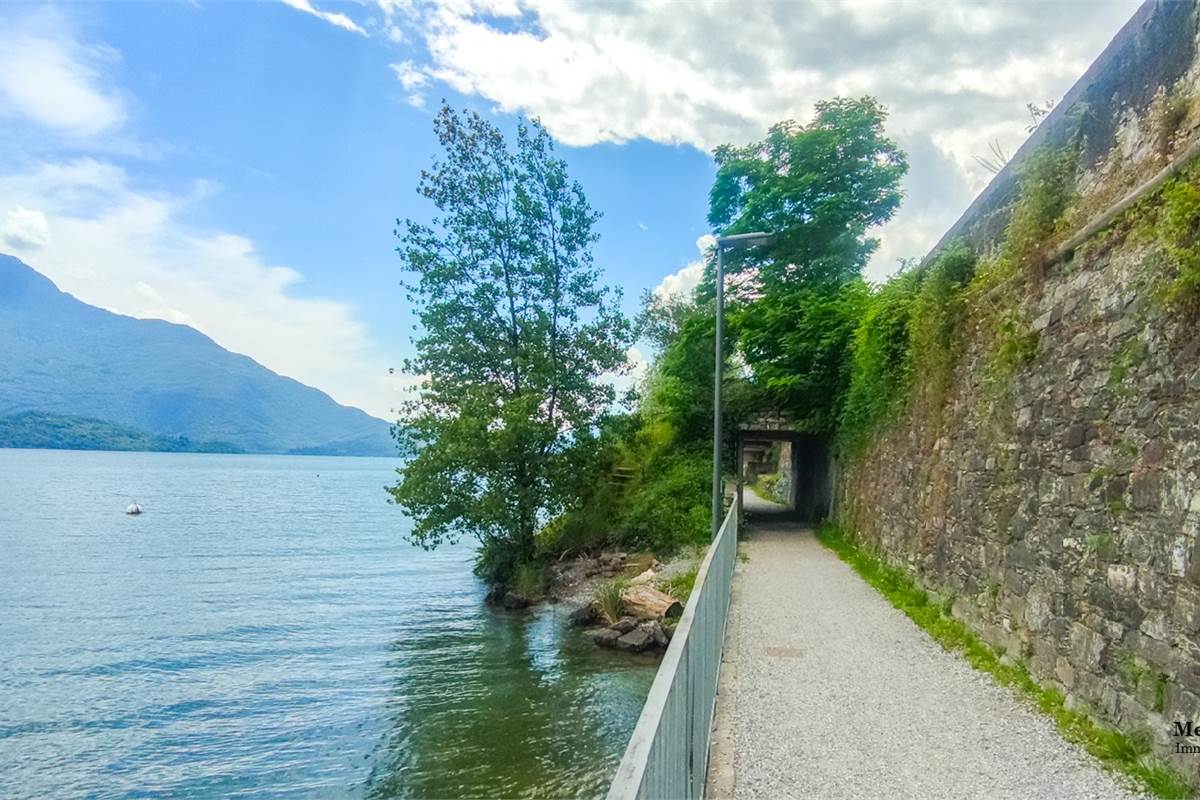 accesso al lago e alla pista ciclopedonale 