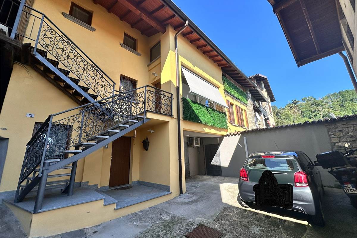 Porzione di Casa In Vendita a Albese con Cassano