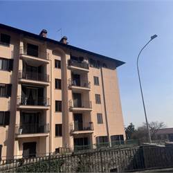 CASLINO D'ERBA: trilocale box doppio, cantina