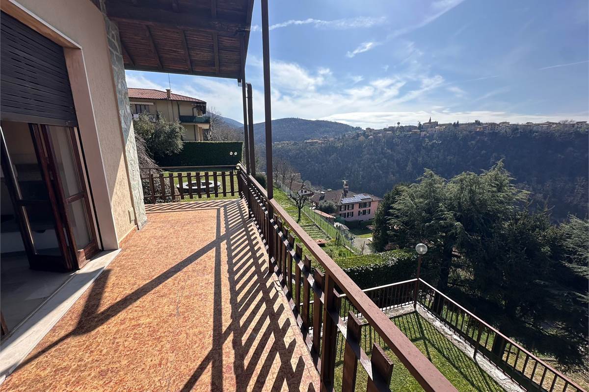 Casa singola In Vendita a Caslino d'Erba