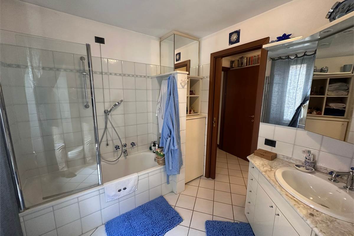 ERBA ALTA BILOCALE CON SOTTOTETTO 