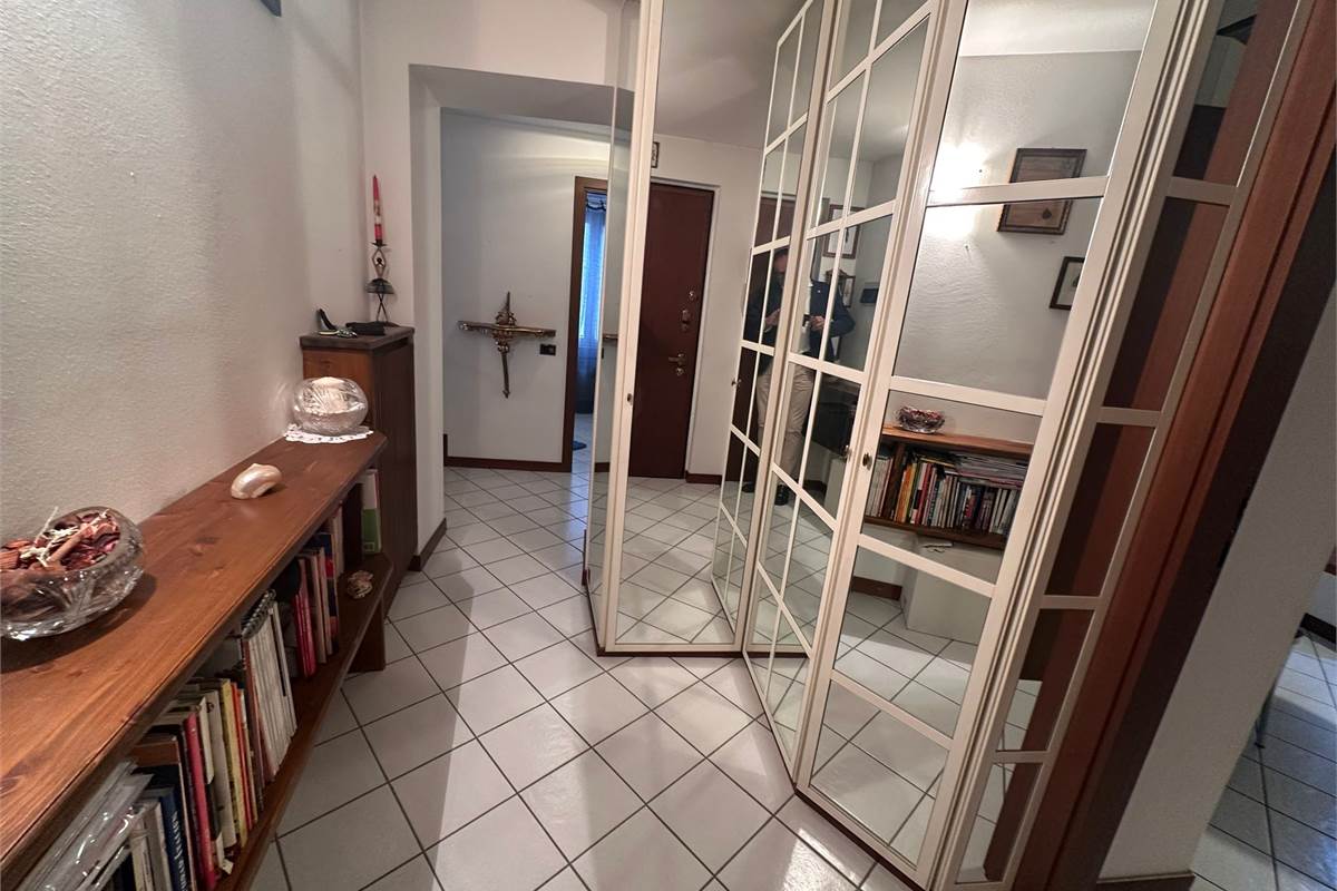 ERBA ALTA BILOCALE CON SOTTOTETTO 