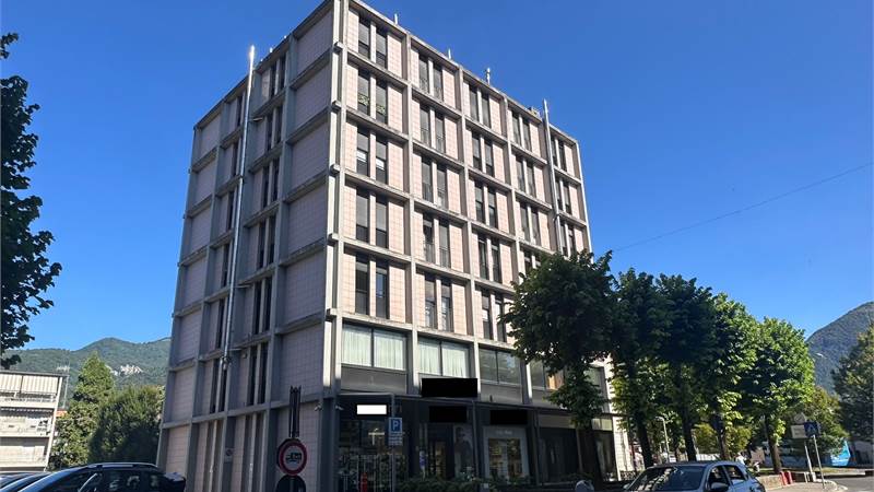 ERBA QUADRILOCALE AUTORIMESSA DOPPIA 